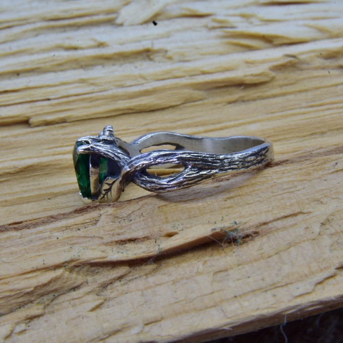 Emerald Serenity: Sterling Silver Ring with a Nature-Inspired Design|Dainty Emerald Heart for Women