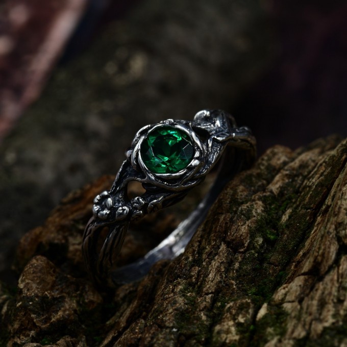 Throne of Ivy: Gothic Sterling Silver Ring with Enchanted Emerald