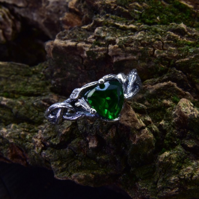 Gothic Emerald Ring with Enchanted Vine Design