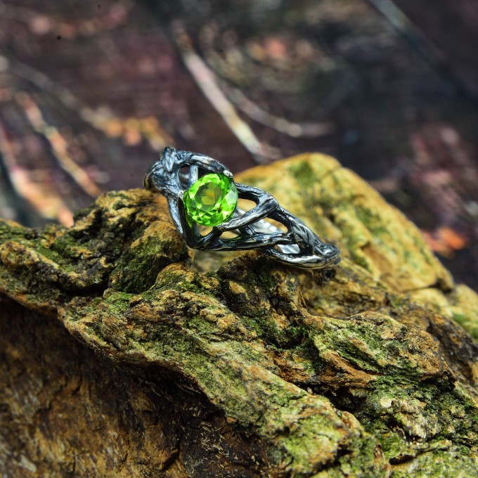 Forest Enchantment: Gothic Sterling Silver Ring with Vibrant Olivine