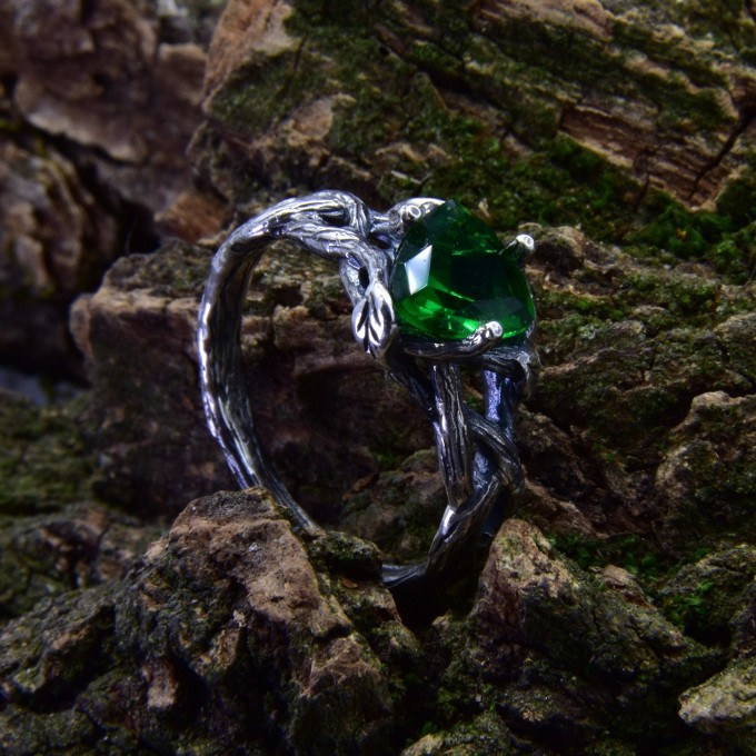 Gothic Emerald Ring with Enchanted Vine Design