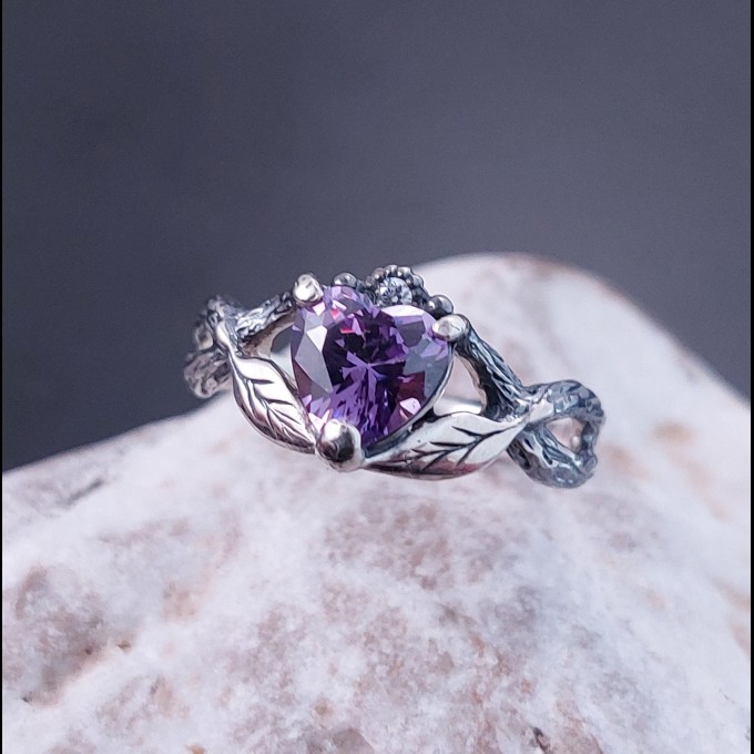 Nature-Inspired Gothic Ring with Amethyst Gemstone