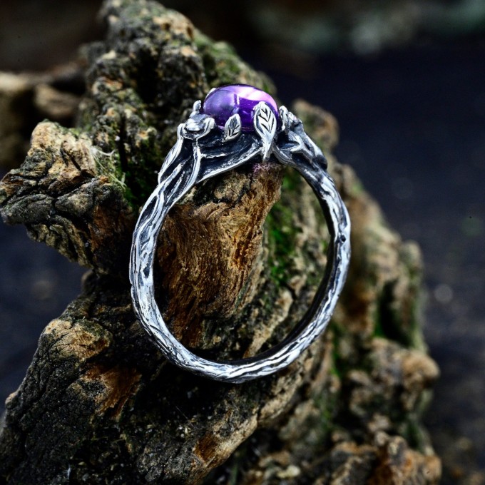Gothic Amethyst Ring with Elegant Twisting Motif