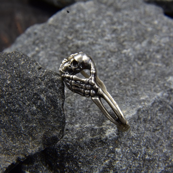 Gothic Silver Ring with Skull Motif
