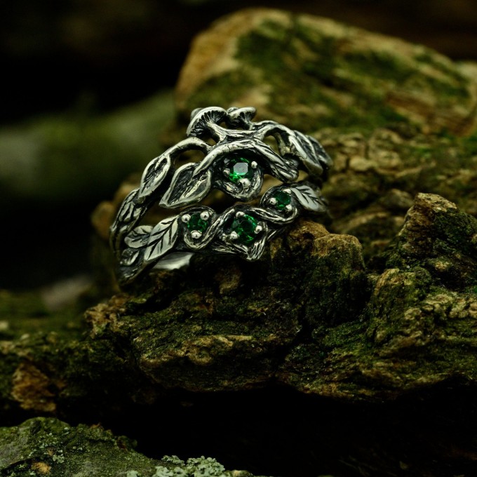 Gothic Silver Ring with Emerald and Leaf Motif