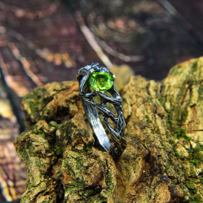 Forest Enchantment: Gothic Sterling Silver Ring with Vibrant Olivine