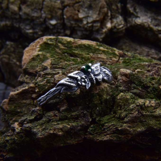 loral Gothic Ring with Dazzling Aquamarine Gemstone