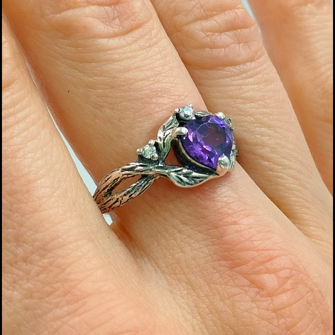 Forest Majesty: Sterling Silver Ring with a Radiant Emerald