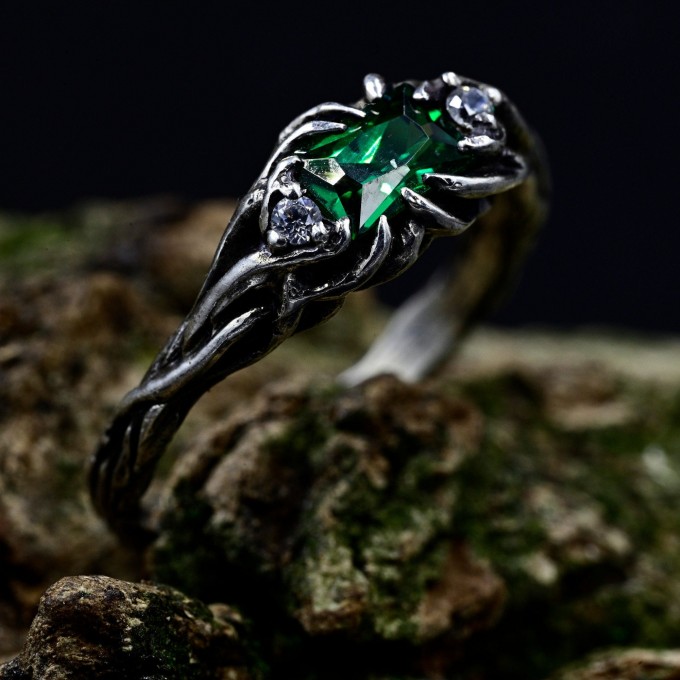 Enchanted Silver Ring with Emerald and Claw Design