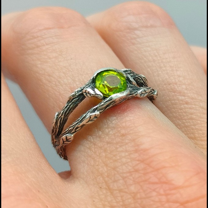Gothic Silver Ring with Emerald and Branch Design