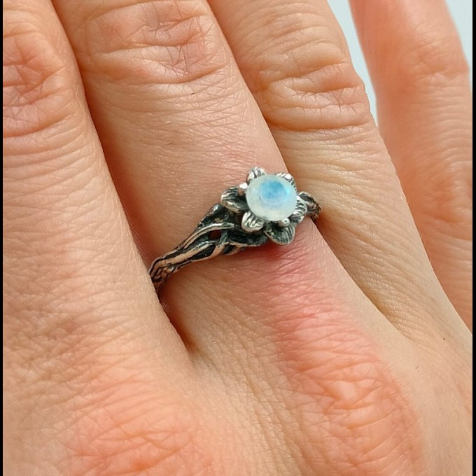 Elegant Silver Ring with Moonstone - Capturing Lunar Grace