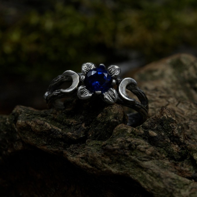 Stunning Silver Ring with Sapphire and Lunar Motif