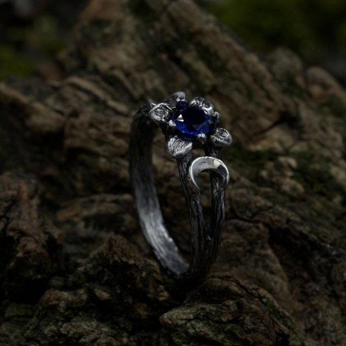 Stunning Silver Ring with Sapphire and Lunar Motif