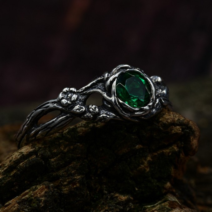 Throne of Ivy: Gothic Sterling Silver Ring with Enchanted Emerald