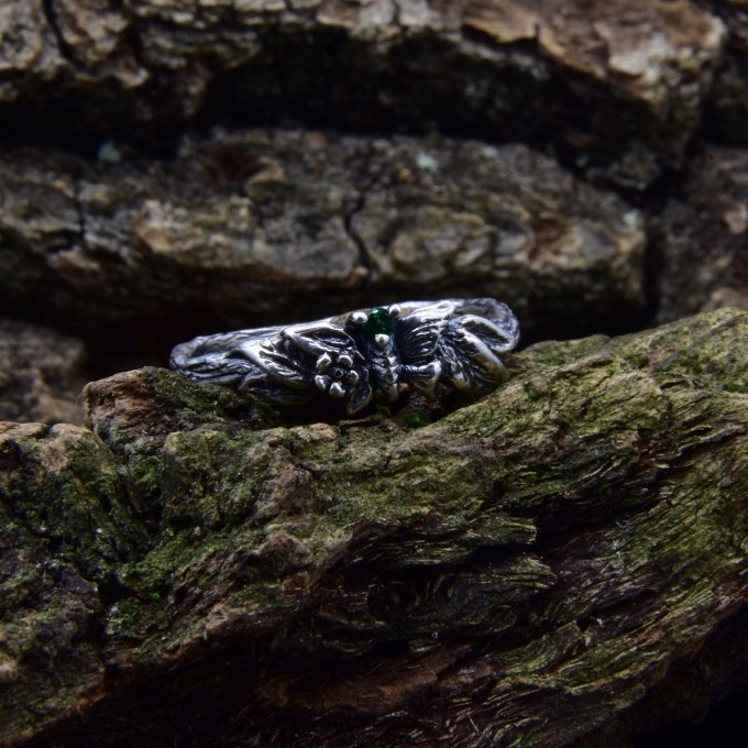 loral Gothic Ring with Dazzling Aquamarine Gemstone