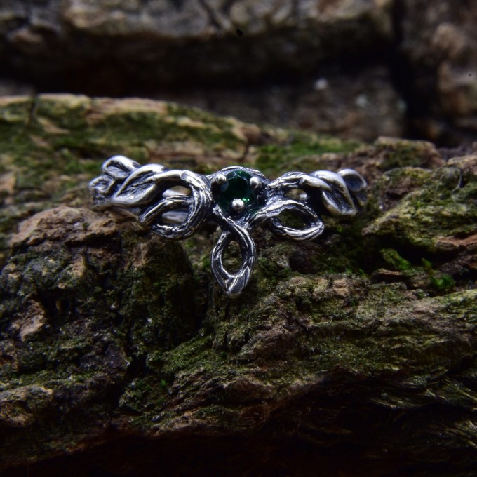 Twisted Vine Ring with a Touch of Emerald Magic