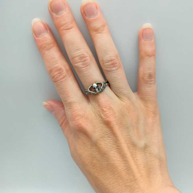 Stunning Silver Skeleton Ring – Embrace the Gothic Spirit