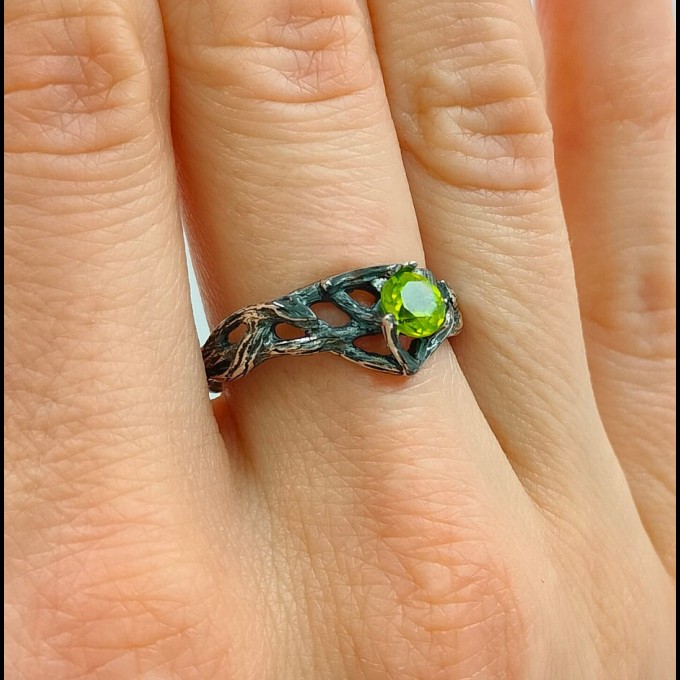 Forest Enchantment: Gothic Sterling Silver Ring with Vibrant Olivine