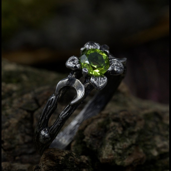 Gothic Ring with Peridot and Unique Details| Unique Jewelry for Women