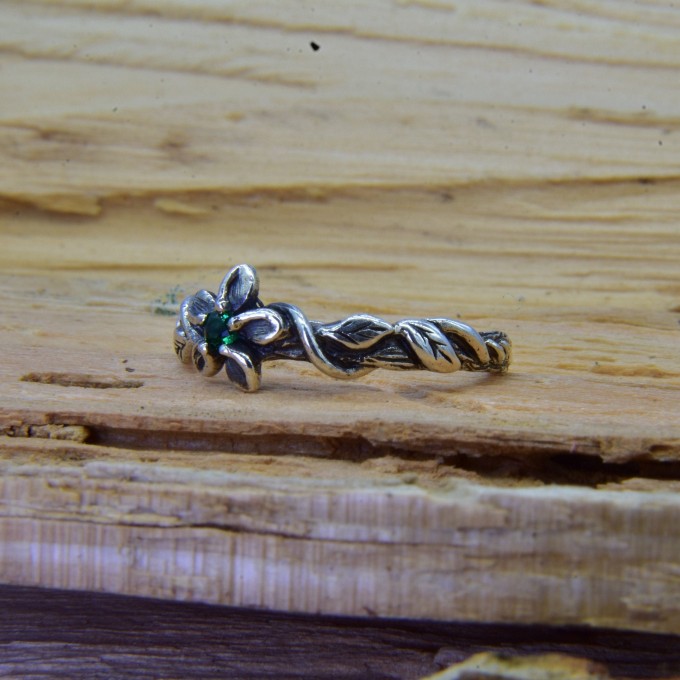 Gothic Ring with Delicate Leaf Motif and Natural Charm