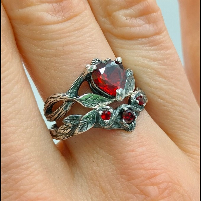 Gothic-Inspired Silver Ring Set with Red Garnet Gemstones
