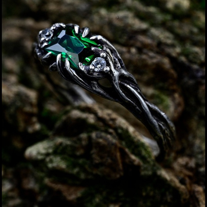 Enchanted Silver Ring with Emerald and Claw Design