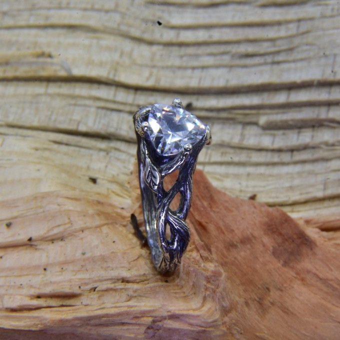 Elegant Gothic Ring with White Topaz Gemstone
