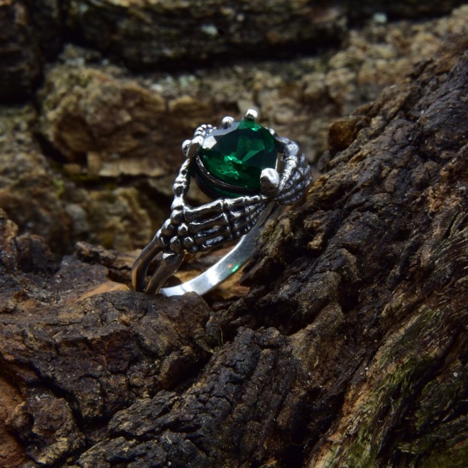 Unique Silver Ring with Emerald Gemstone and Dragon Claw Design