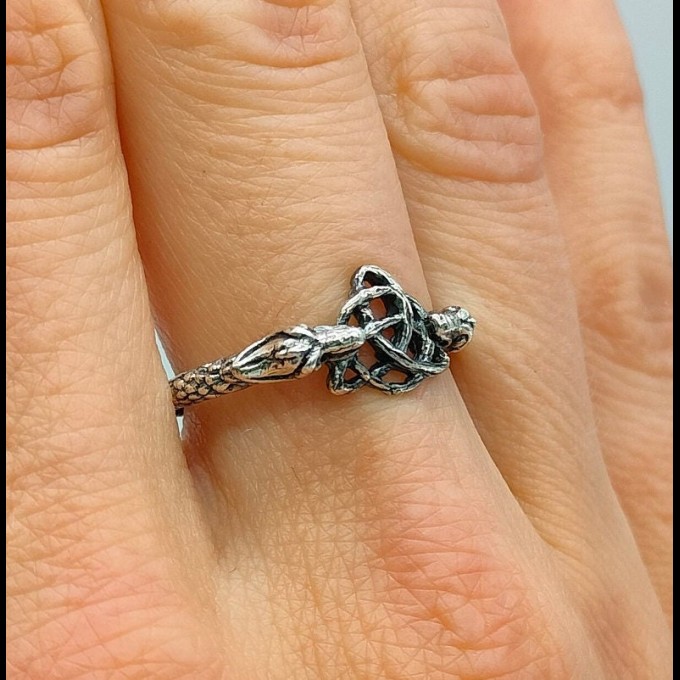 Elegant Gothic Ring with Celtic Knot Motif