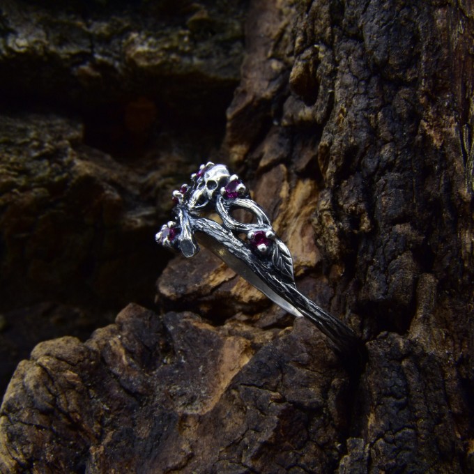 Heir of Twilight: Gothic Sterling Silver Ring with Amethyst Accents