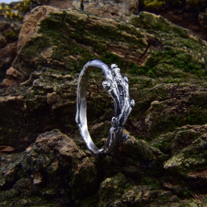Delicate Gothic Ring with Branch Motif