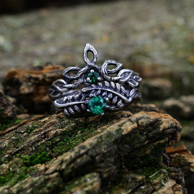 Gothic Emerald Ring Set with Enchanted Leaf Motif