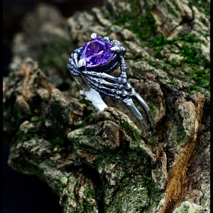 Majestic Gothic Silver Ring with Deep Amethyst Gemstone