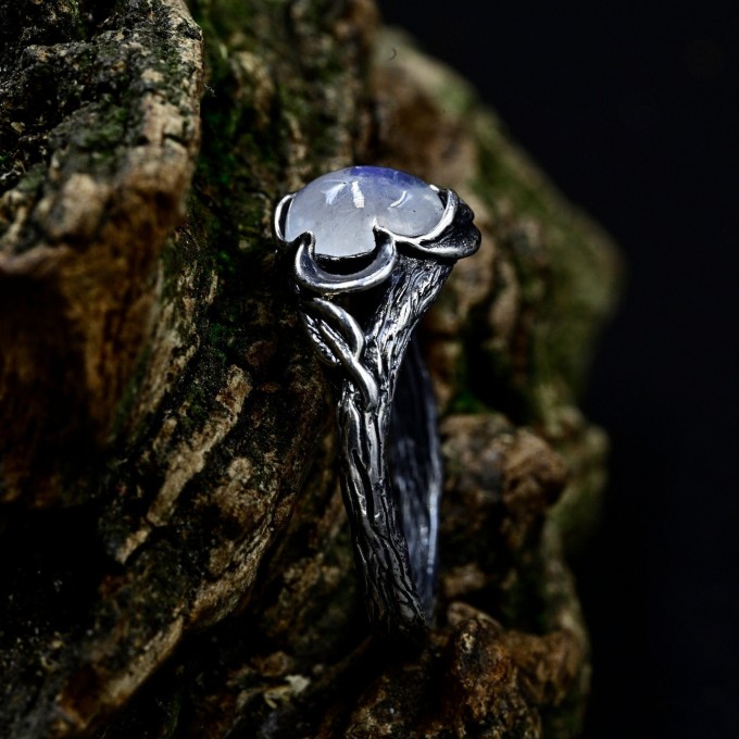 Elegant Gothic Ring with Moonstone Gemstone