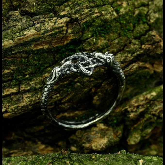 Elegant Gothic Ring with Celtic Knot Motif