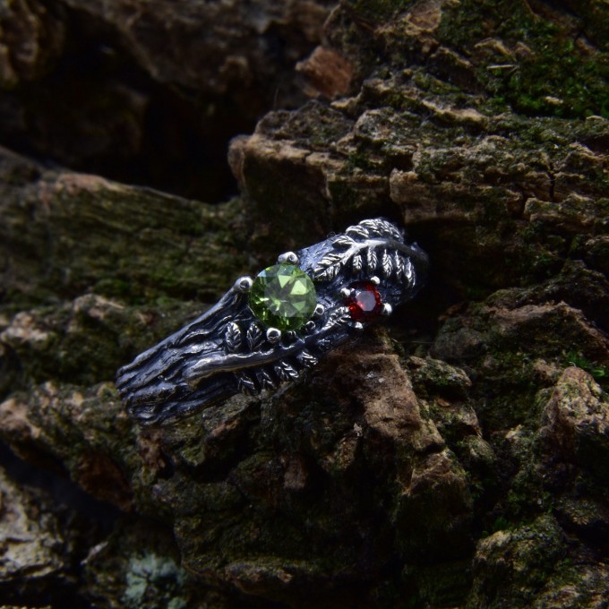 Silver Ring with Emerald and Ruby in a Nature-Inspired Design