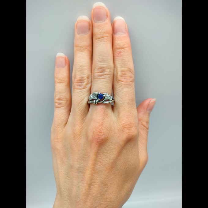 Floral Gothic Ring with Enchanting Sapphire Gemstoneg