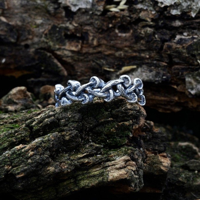 Gothic Knotwork Band Ring with Intricate Details