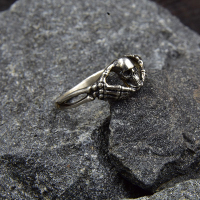 Dark Fantasy Aesthetic Ring with Creepy Skull for Women, Dark Nature Engagement Ring with Gothic Style, Pagan Wedding Ring for Her