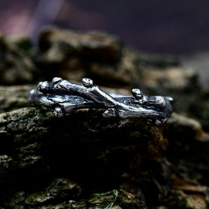 Elegant Silver Ring Inspired by Nature's Branches