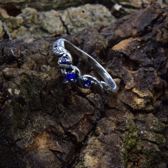 Elegant Gothic Ring with Triple Sapphire Design