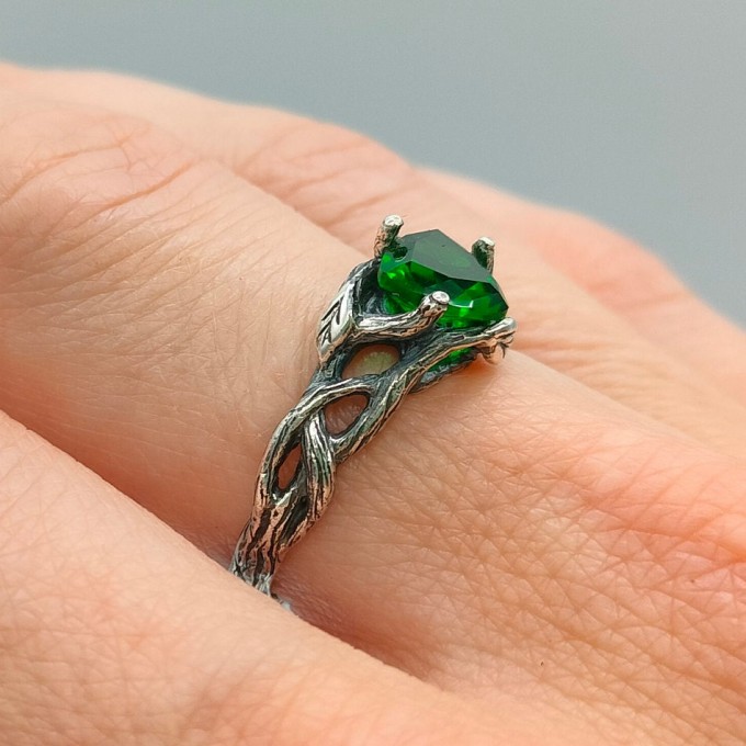 Gothic Emerald Ring with Enchanted Vine Design
