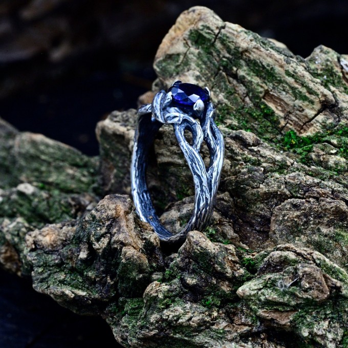 Eternal Sapphire: Gothic Infinity Ring of Elegance