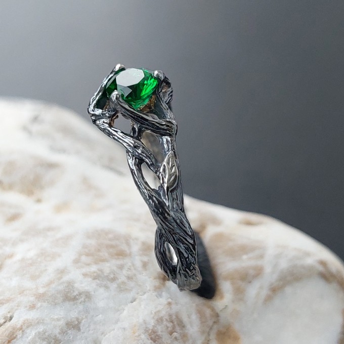 Gothic Silver Ring with Emerald and Leaf Motif