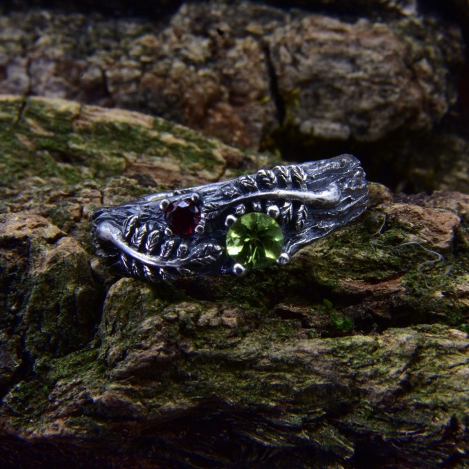 Silver Ring with Emerald and Ruby in a Nature-Inspired Design
