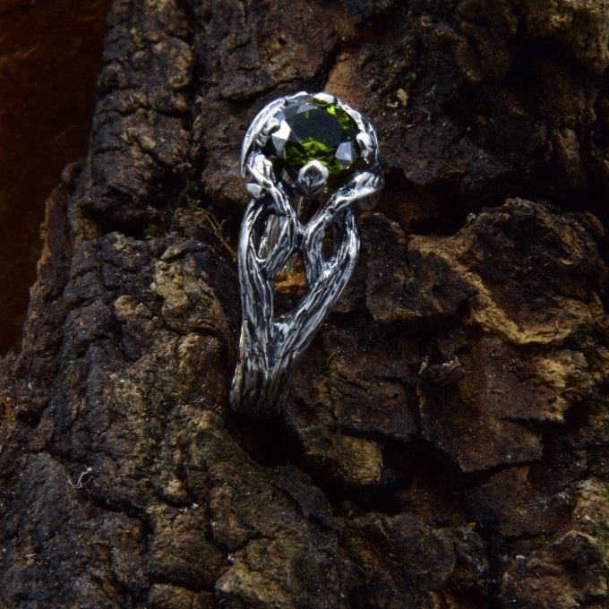 Nature-Inspired Gothic Ring with Peridot Gemstone