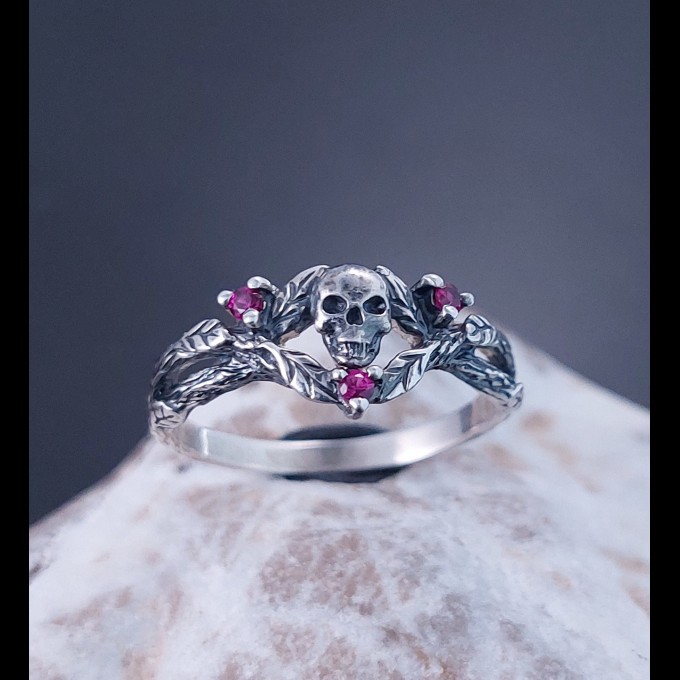 Skull of Destiny: Gothic Sterling Silver Ring with Fiery Garnets