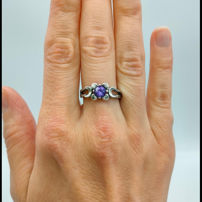 Gothic Amethyst Ring with Enchanted Leaf Design