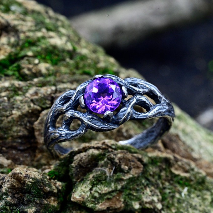 Gothic Amethyst Ring with Mystical Twisting Vine