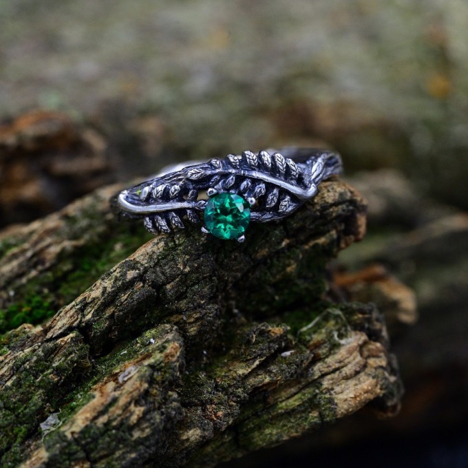 Gothic Emerald Ring Set with Enchanted Leaf Motif